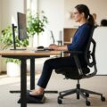 Ergonomisk arbejdsstol med korrekt rygsupport og justering til optimal arbejdsholdning